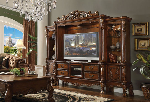 The Dresden collection creates an elegant and traditional design into your living room. Hand-Crafted pieces inspired from the luxurious design of the past, the featuring elaborate ornamental details and a sophisticated style which give your living space a