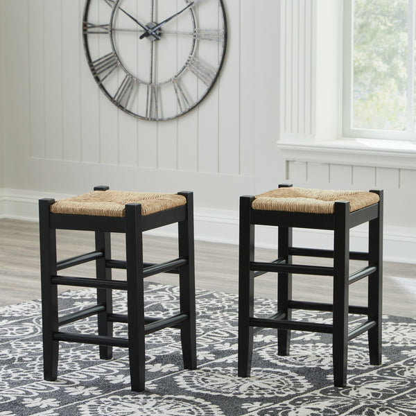  this charming stool completes your dining space with ease. The woven seagrass seat and wood stretchers create an e