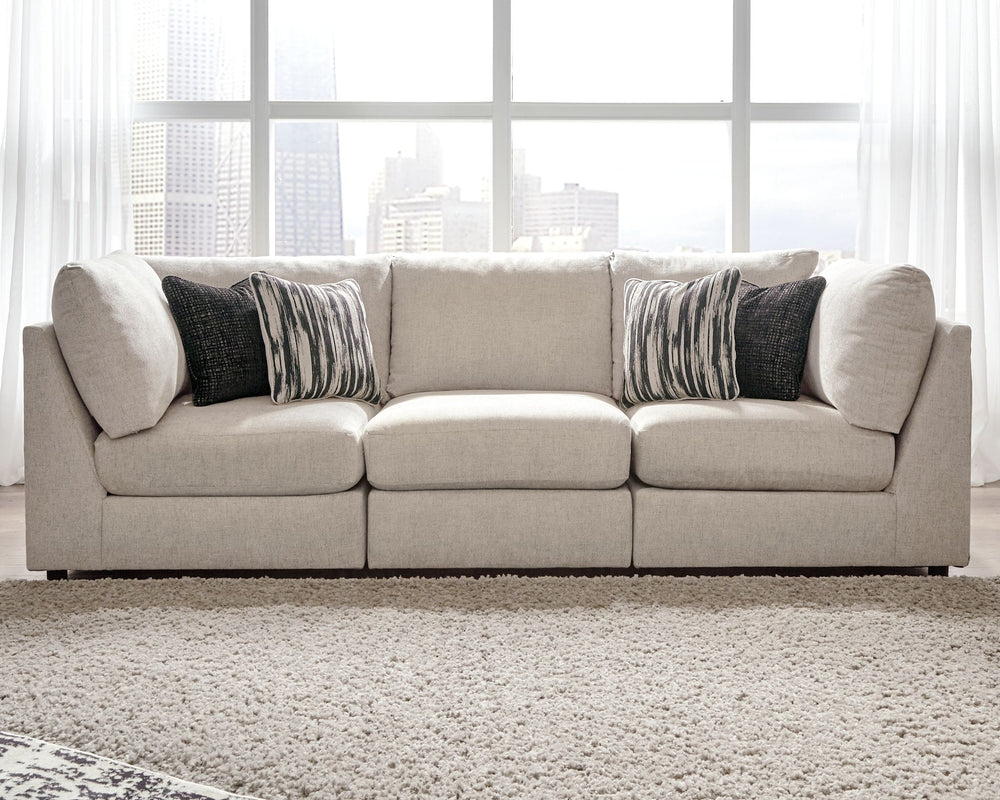 With its casual-contemporary aesthetic and modular design that simply makes sense, this sectional makes way for high style and indulgent comfort. Rest assured, the thickly cushioned seats and wedge-cut backrests are right on point for those who fancy a cl