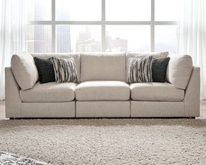 With its casual-contemporary aesthetic and modular design that simply makes sense, this sectional makes way for high style and indulgent comfort. Rest assured, the thickly cushioned seats and wedge-cut backrests are right on point for those who fancy a cl
