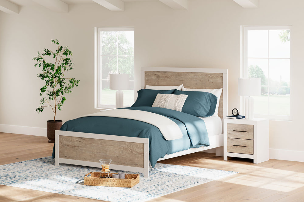 Relaxed yet striking, this queen panel bed brings casual beauty and function to your dream destination. A delightful two-tone treatment blends a fresh, replicated oak grain with a matte white finish that-'s easy to love. Its simplicity lends a contemporar