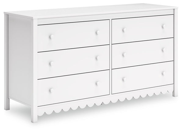 Thanks to its playful scalloped design, this dresser is the perfect fit for cottage or coastal farmhouse interiors. The matte white finish serves as the perfect backdrop to showcase your personal taste and creativity. And its spacious drawers let you say 
