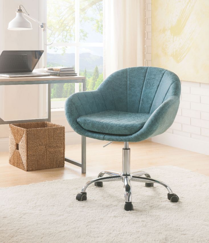 Add style and function to your office with this Giolla office chair. It is perfect for both casual or formal arrangement with padded faux leather, and a five-point chrome metal base. Available in two colors, it will match flawlessly with any office desk.<