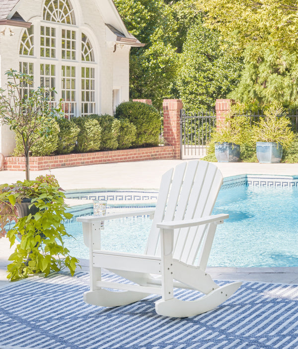  itâ€™s sure to weather the seasons beautifully. Designed to shed rainwater