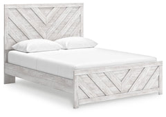 Charmingly designed, this queen panel bed embraces the aesthetics of countryside living and repurposes them for modern settings. Its whitewash paint, replicating the wear and tear of time, appeals to your love of vintage character. And a chic chevron patt