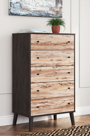  this chest of drawers is a charming addition to your home. It features an expressive two-tone look