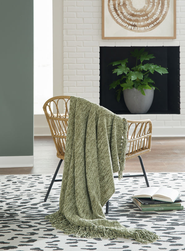  you-'ll love how it looks draped around a sofa or favorite chair. Even better: how it feels draped around you.<br/><br/><b>Product Features</b><ul><li
