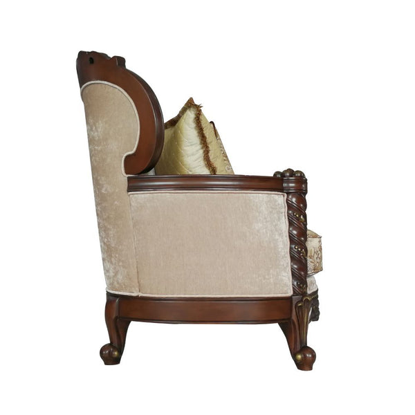  light pattern fabric come with the decorated pillow to show the difference life style. The intricately carved solid wood frame outlines the