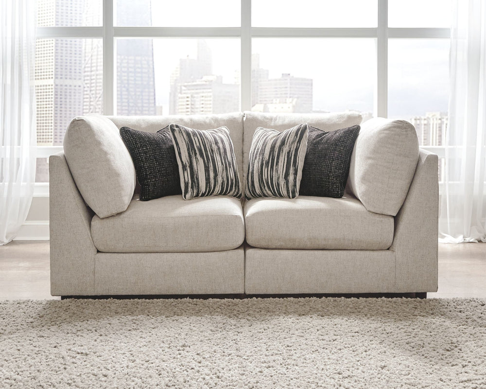 With its casual-contemporary aesthetic and modular design that simply makes sense, this sectional makes way for high style and indulgent comfort. Rest assured, the thickly cushioned seats and wedge-cut backrests are right on point for those who fancy a cl