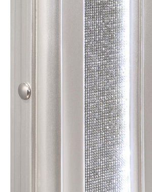  offering curvaceous sweeping lines. The silver oak finished molded frame offers an eye-catching dimension that lends a stately presence whe