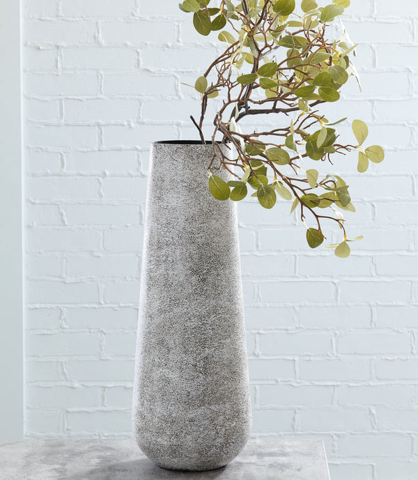  this metal vase is a beauty to behold. A cylindrical silhouette makes this striking home accent all the more alluring.<br/><br/><b>Product Features</b><ul><li>Made of metal</li><li>Antiqued white