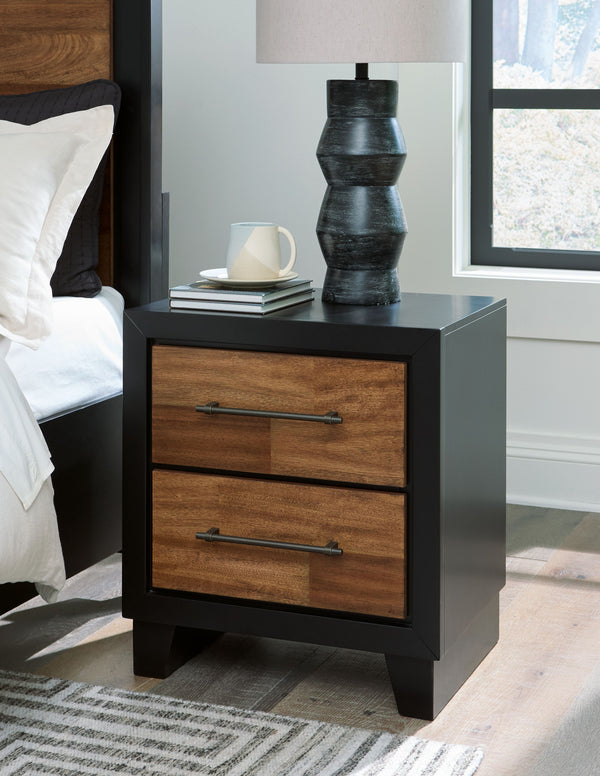  an effortless blend of casual and refined aesthetics. Its two-tone finish combines satin black with a rich brown wood tone for a modern
