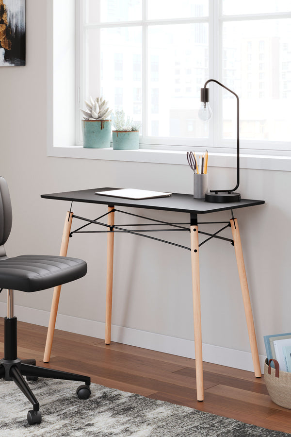 this home office desk adds a touch of artistic flair to your at-home work experience. It-'s designed with small space living in mind