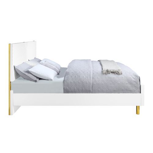 Gaines - Eastern King Bed - White High Gloss Finish