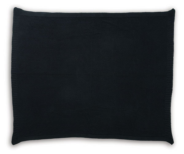  it pairs with a variety of decor. Whether this throw is at the foot of the bed or on the arm of your favorite chair