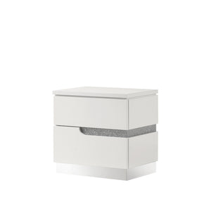 The Paradox Two Drawer Nightstand in White brings a blend of contemporary appeal and functional elegance to your bedroom. Featuring a gleaming white gloss laminate finish, this nightstand offers a sleek and modern look with the added benefits of scratch a