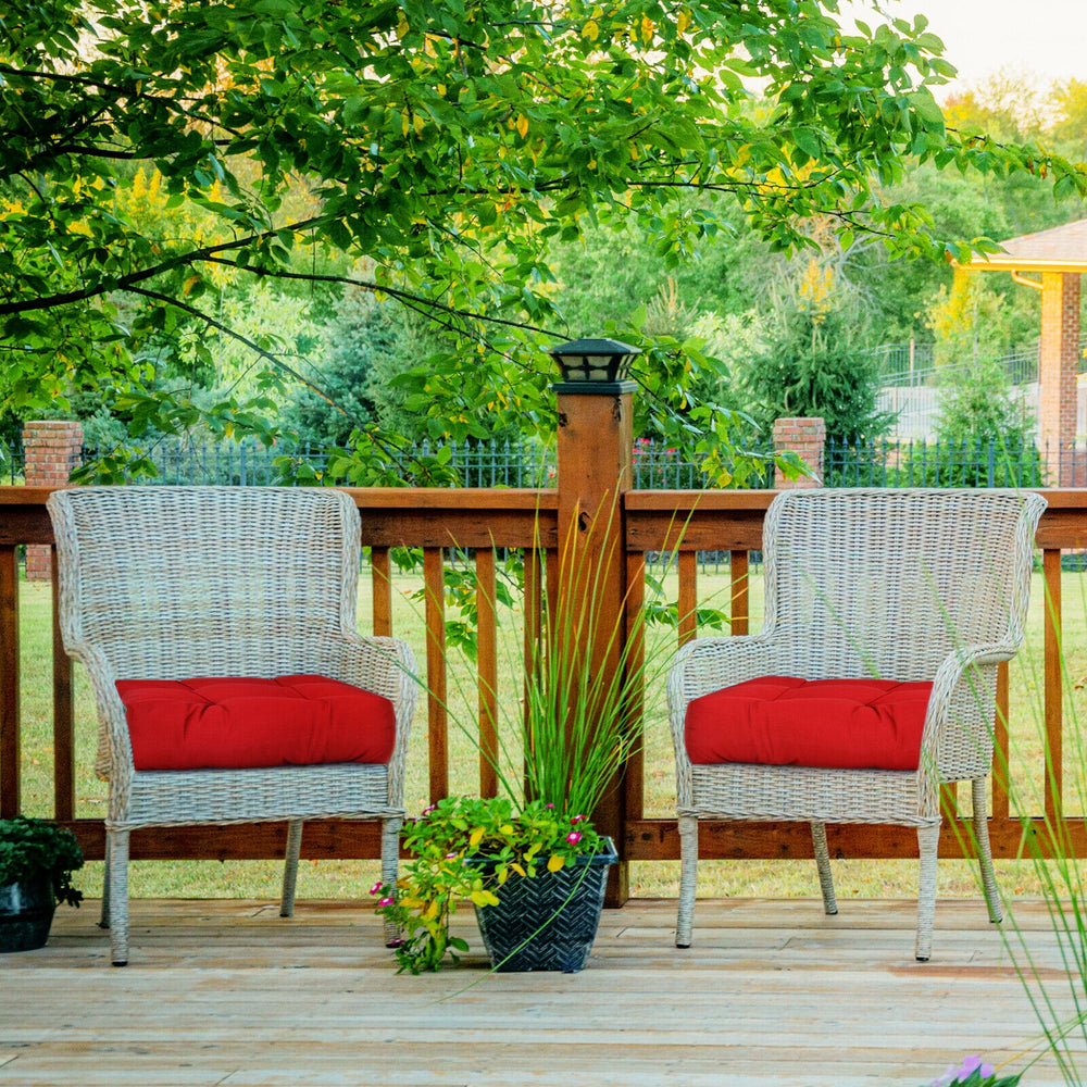 Durable polyester fabric is wear-resistant with a long lifespan <br>Soft cushions offer a better sitting experience <br>The waterproof and oil-proof cover is easy to clean and maintain <br>Exquisite workmanship without deformation <br>Sun protection funct