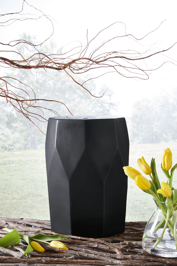  it-'s the perfect place to set down a drink. And what a pretty perch for a draping plant. However you use it