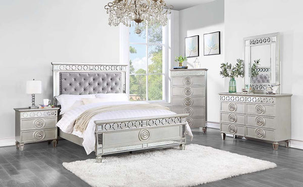  Silver & Mirrored Finish