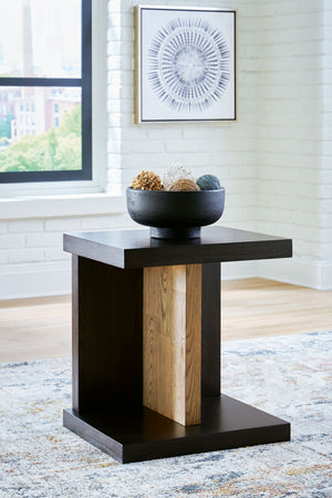  contrasting finish and attention-grabbing details take your decor to the next level. The open plinth base adds a touch of modern eleg