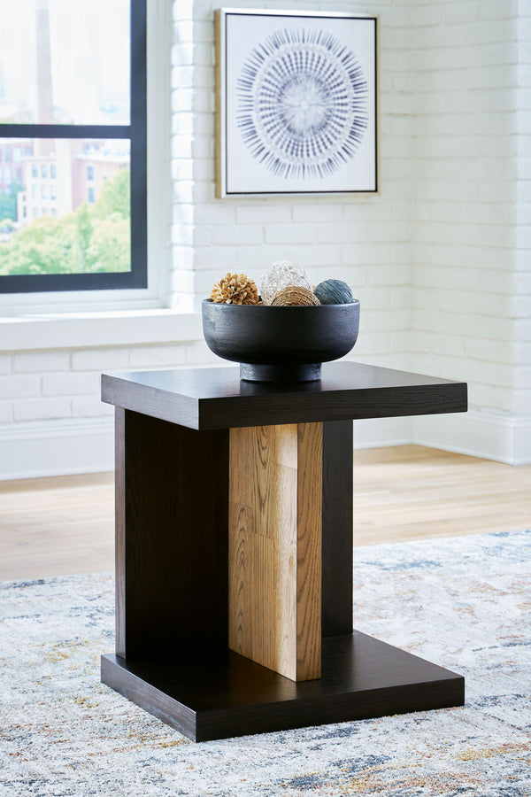  contrasting finish and attention-grabbing details take your decor to the next level. The open plinth base adds a touch of modern eleg