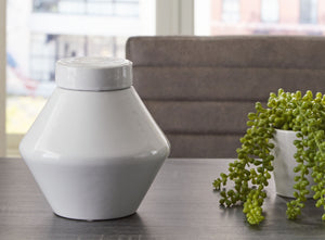  this set is the embodiment of sleek style.<br/><br/><b>Product Features</b><ul><li>Made of ceramic</li><li>White glazed finish</li><li>Remo