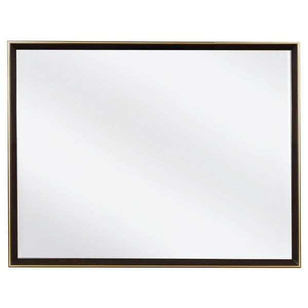  perfectly accentuating its silhouette. A smooth frame and profile create a sleek and st