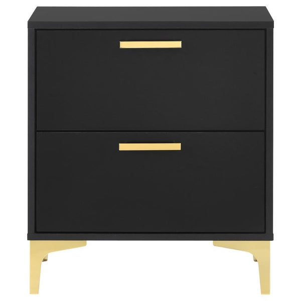  black finish offers a simple