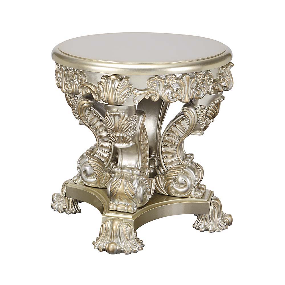 Traditional style that never goes out of fashion, the Sorina coffee table is a great addition to your living room. The silver and gold finishes complement each other flawlessly. This coffee table showcases elaborate carvings on the table base to recreate 