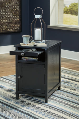 Treytown - Black - Chair Side End Table