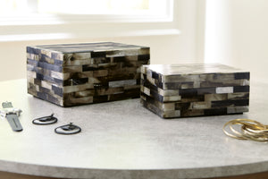  the set can store jewelry and accessories (along with other odds and ends)