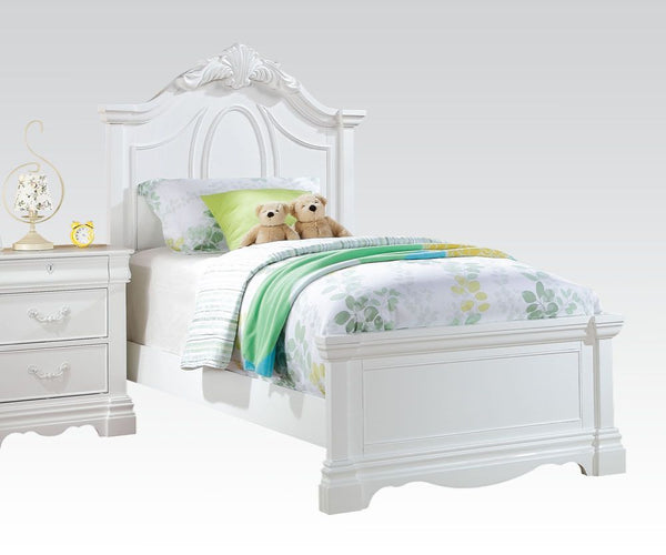 The Estrella girl-'s bedroom collection features decorative crown carving on headboard and mirror. Its matching case goods decorated with white finish hardware, which is simple but elegant. This gorgeous collection will be perfect for your princess.<br/><