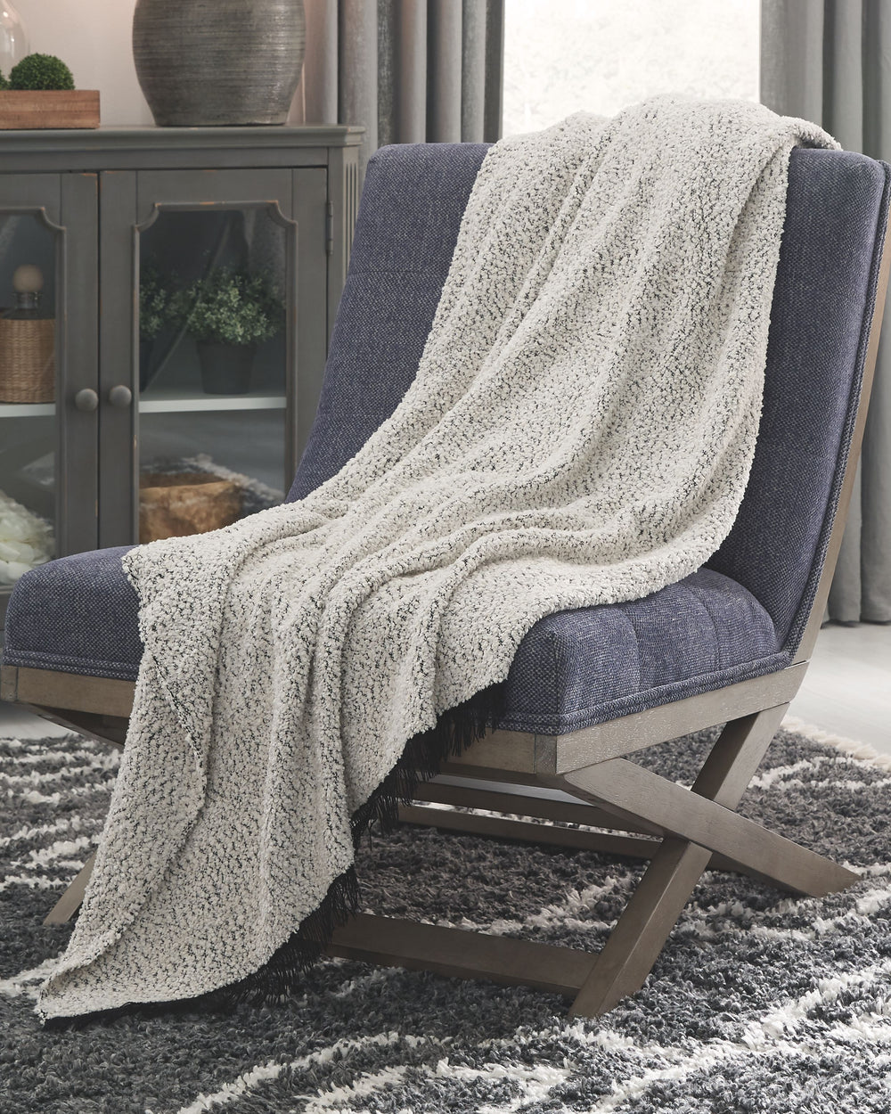 Leonita - Black / White - Throw (Set of 3)