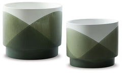 Looking for simple and contemporary planters? These glazed ceramic pieces are the perfect choice. Inspired by current trends, this planter set is designed to accommodate a variety of flowers or foliage. Ceramic is a tried-and-true material with a fresh mo