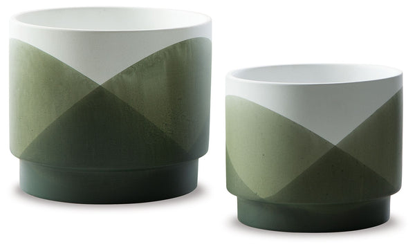 Looking for simple and contemporary planters? These glazed ceramic pieces are the perfect choice. Inspired by current trends, this planter set is designed to accommodate a variety of flowers or foliage. Ceramic is a tried-and-true material with a fresh mo