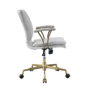  and features luxurious top grain upholstery in vintage white with decorative vertical stitching