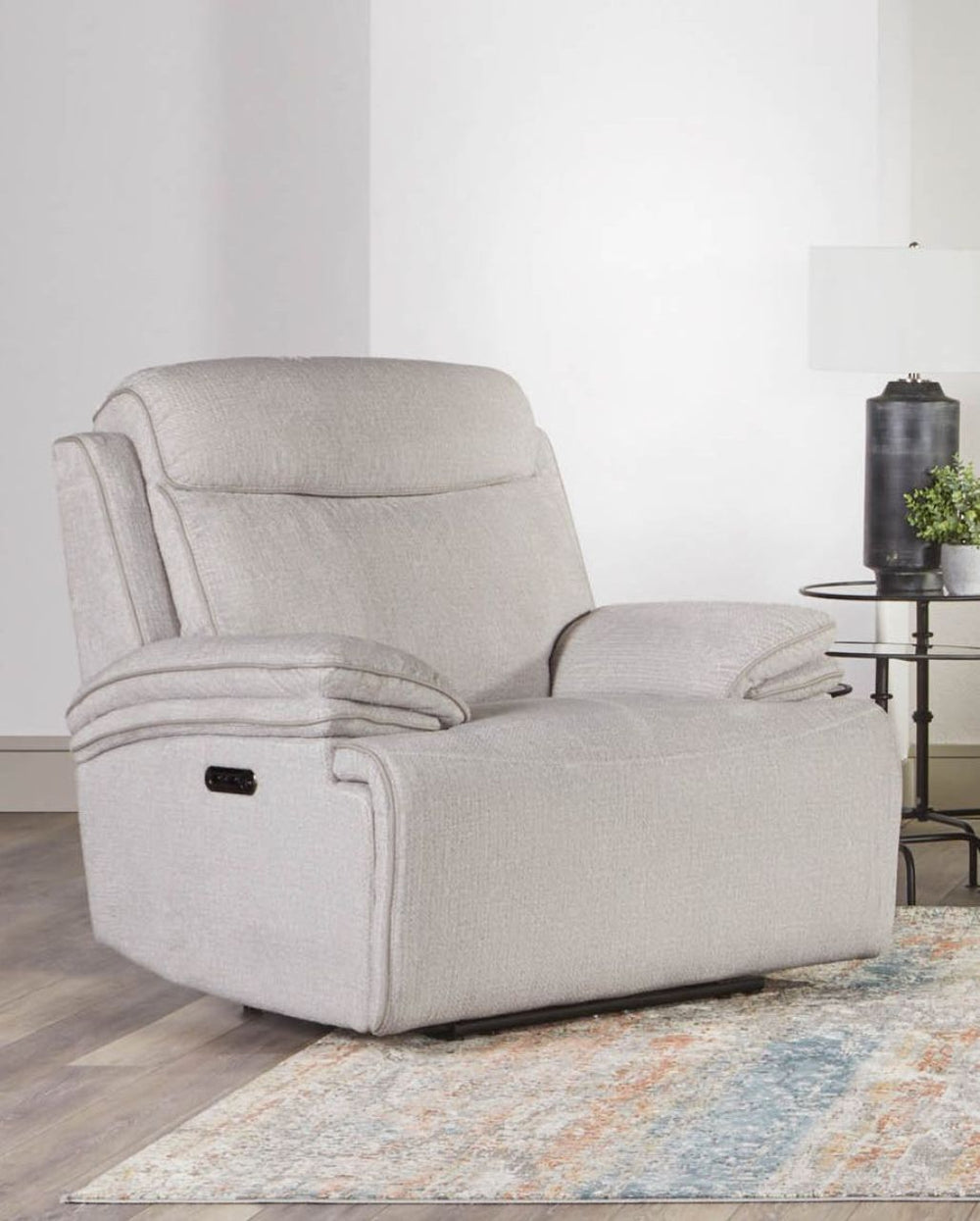 Alpine is the modern yet comfortable seating solution you have been looking for. Featuring a zero-gravity power recline, Alpine allows you to relax in the perfect position while the power headrest adjusts for added neck support. This relaxing recliner is 
