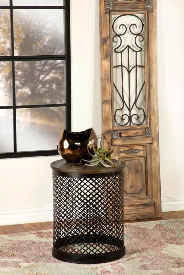  this round accent table makes a striking addition to any space. The solid mango wood top