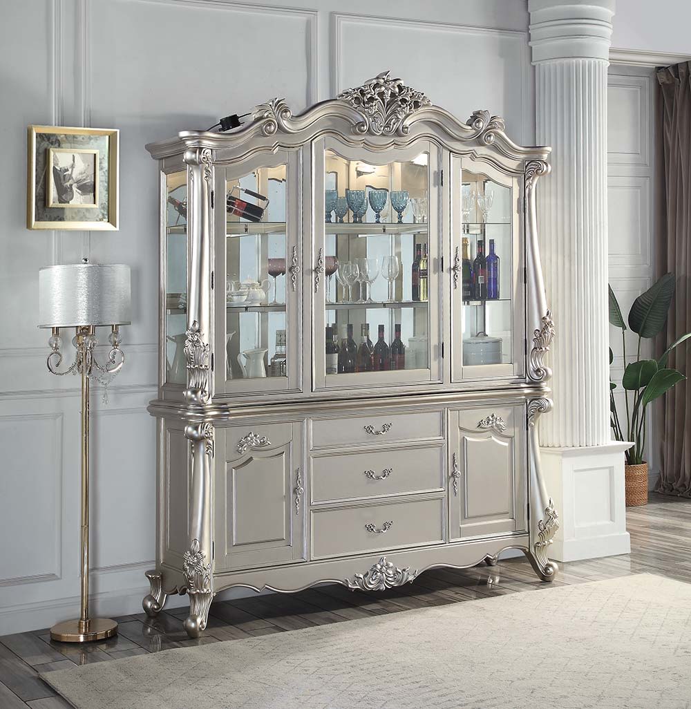 An ode to traditional glamour, the Devayne dining table brings in all the allure and charm that you are seeking for a dining table. The table features an extension leaf that allows for additional dinner guests. The champagne finish enhances the beautiful 