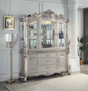 An ode to traditional glamour, the Devayne dining table brings in all the allure and charm that you are seeking for a dining table. The table features an extension leaf that allows for additional dinner guests. The champagne finish enhances the beautiful 