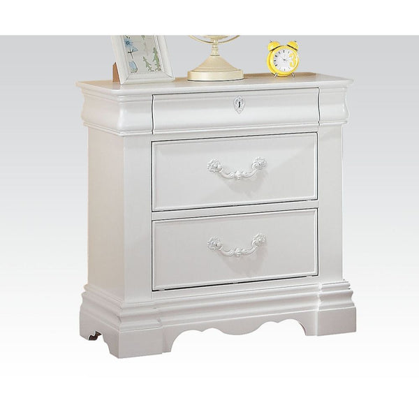 3 Drw, Hidden Top Drawer w/Faux Key Decor Drawer: GLIDE Center Metal (Kenlin), DT French Front & English Back, Felt-Lined Top Drawer<br/><br/><b>Product Features</b><ul><li>3 Drw (Hidden Drawer)</li><li>Casegood Drawer: GLIDE Undermount Center Metal, Dove