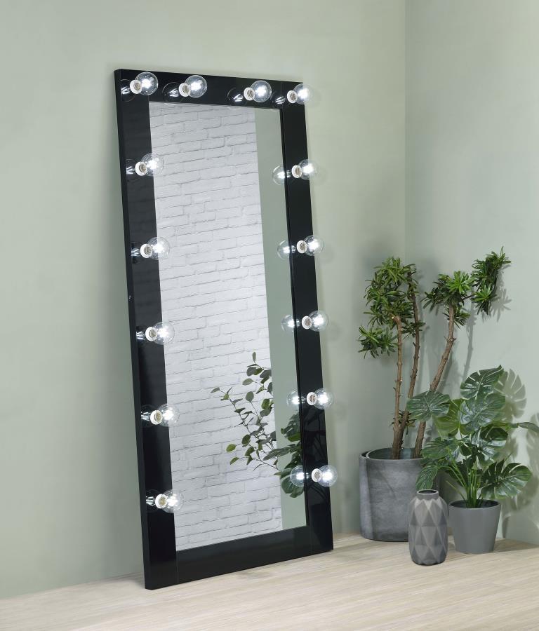 Rodeo Drive is no match for this Hollywood-inspired full-length floor mirror, a glam element with plenty of functionality. Set your sights on the Zayan mirror for an extra treat, placing it in a bedroom or dressing space and admiring a clean look with sub