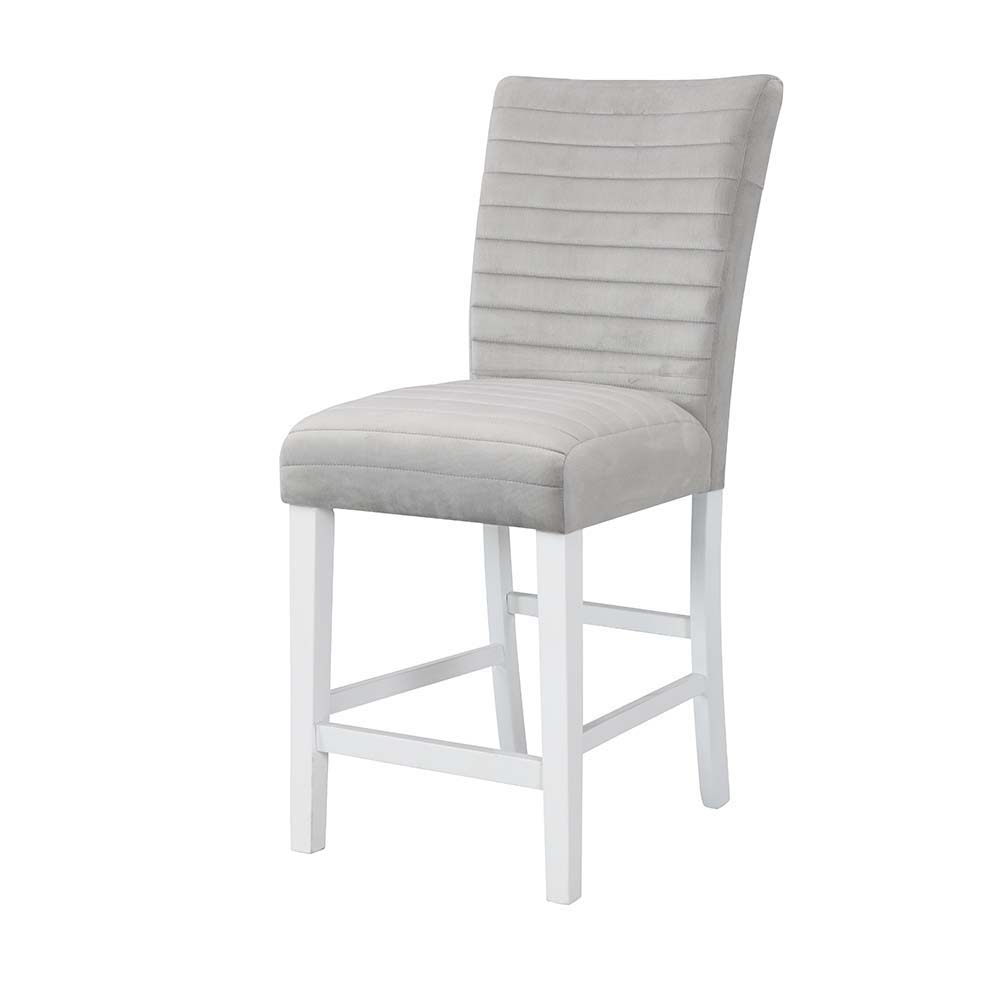 Perfect for a kitchen nook or a smaller dining space, the Elizaveta counter height dining table will fulfill all your dining needs. The white high gloss finish blends in perfectly with the glimmering faux diamond inlay base. The tabletop features silver a