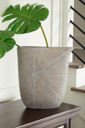  this vase has an exquisite artisanal appeal. Its wide mouth holds your most bountiful bouquets. The vaseâ€™s intriguing silhouette and starburst pattern capture the eye