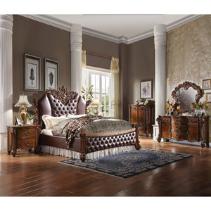 Create an elegant, traditional design in your bedroom with the Vendome II bedroom collection. Beautifully crafted piece inspired from the luxurious designs of the past, the Vendome II collection features elaborate wood carving details, traditional hardwar