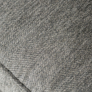 Delgada Loveseat