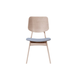  making them a perfect addition to your dining space. Crafted from solid Rubberwood and Ash Veneers