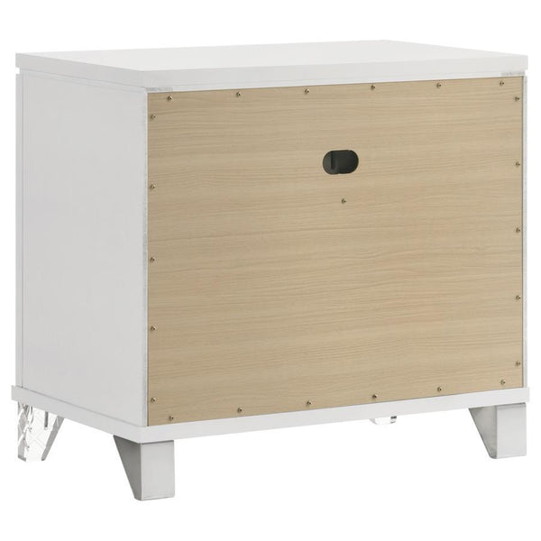  each piece is designed with a modern Italian aesthetic. The white finish