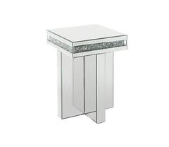 Want to make a bold statement, then these Noralie End table is the perfect solution. With a one of a kind cross base and dazzling diamond borders, this piece is sure to stand out. Featuring a sturdy 4mm table top that can be used for display or function. 