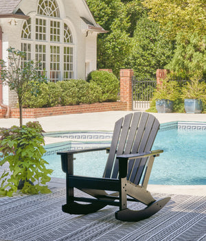  itâ€™s sure to weather the seasons beautifully. Designed to shed rainwater